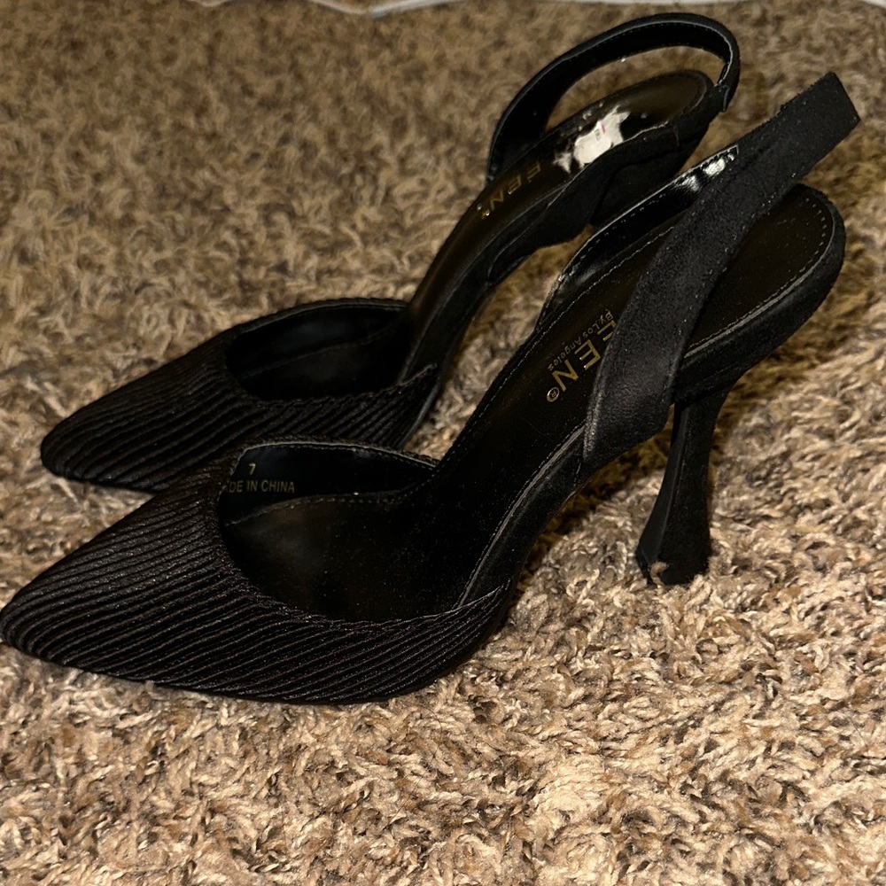 KAYLEEN By Los Angeles Black Textured Heels